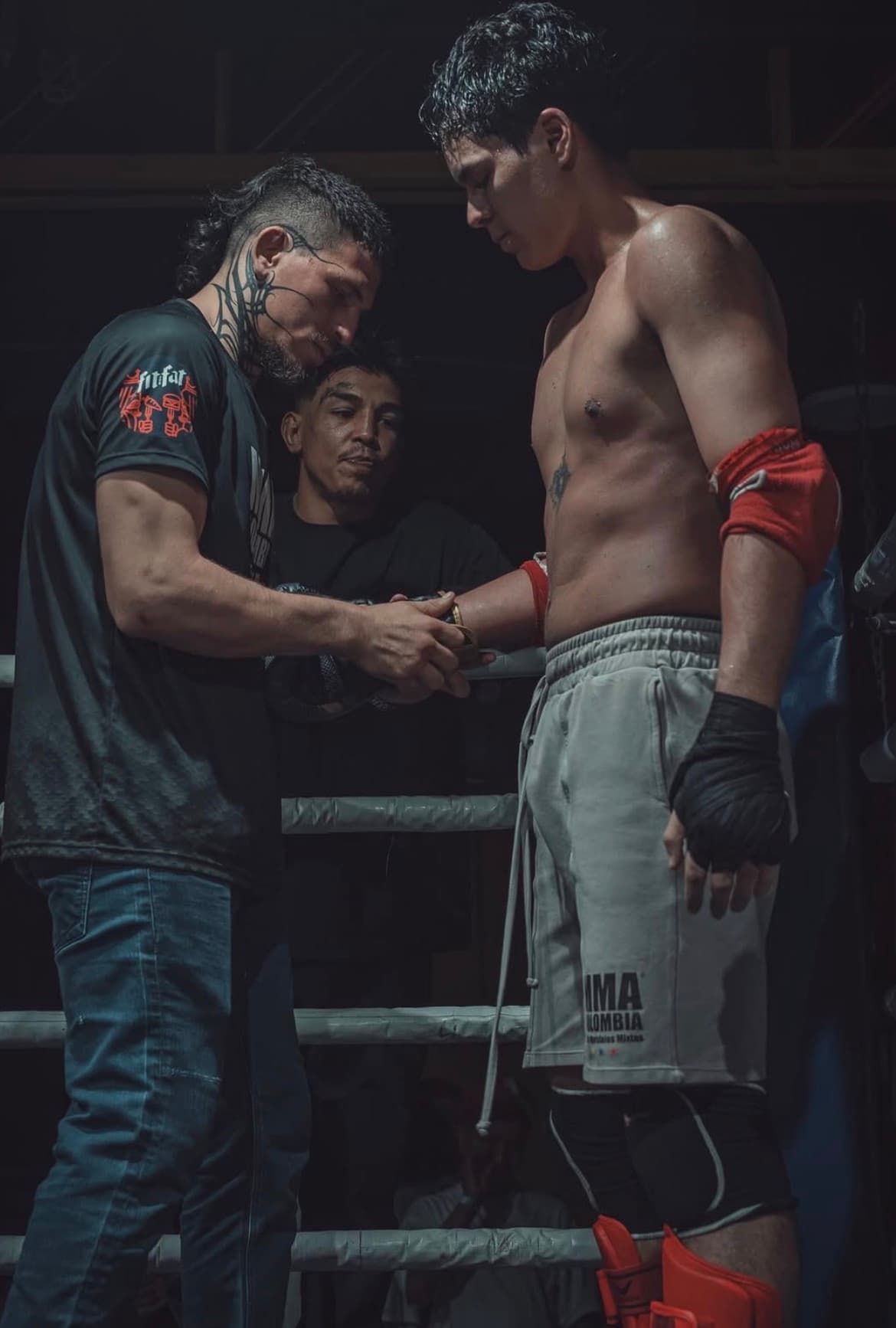 Preparación de Stiven Bedoya "El Gato" antes de un combate